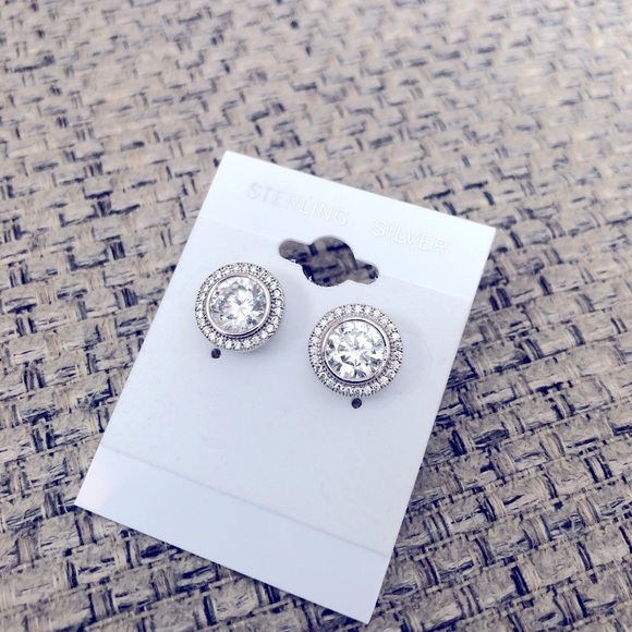 Brand New Beautiful round Sterling Silver 925 stud earrings Cubic zirconia - Picture 1 of 4